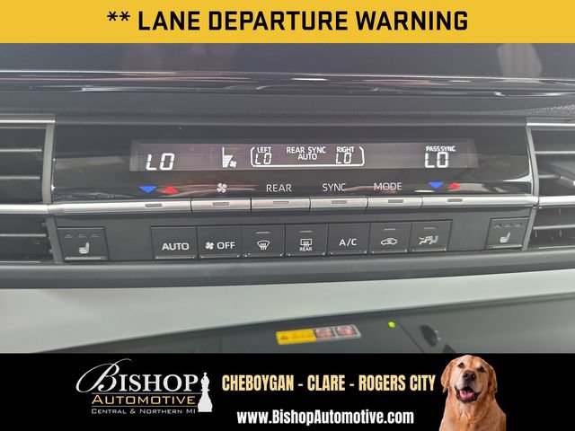 Used 2025 Toyota Sienna XLE FWD image 18