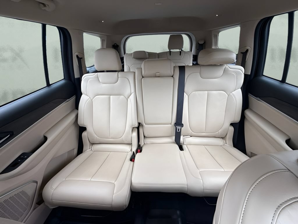 Used 2021 Jeep Grand Cherokee L Limited AWD/4WD image 7