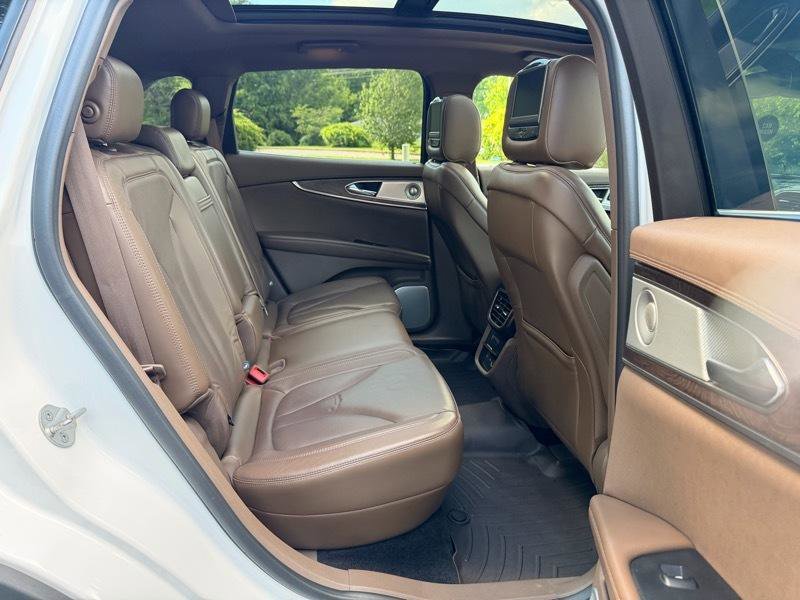 Used 2016 Lincoln MKX Reserve w/ Luxury Package FWD image 19