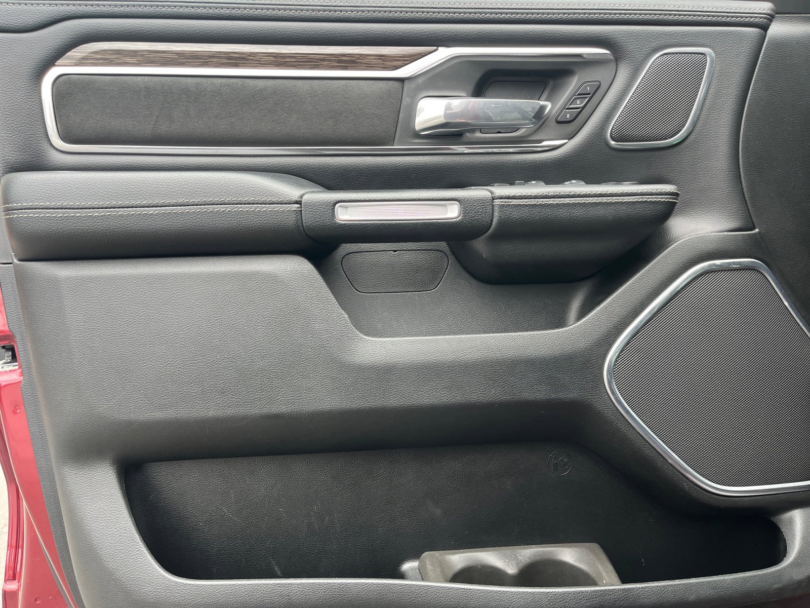 Used 2019 RAM 1500 Laramie image 15