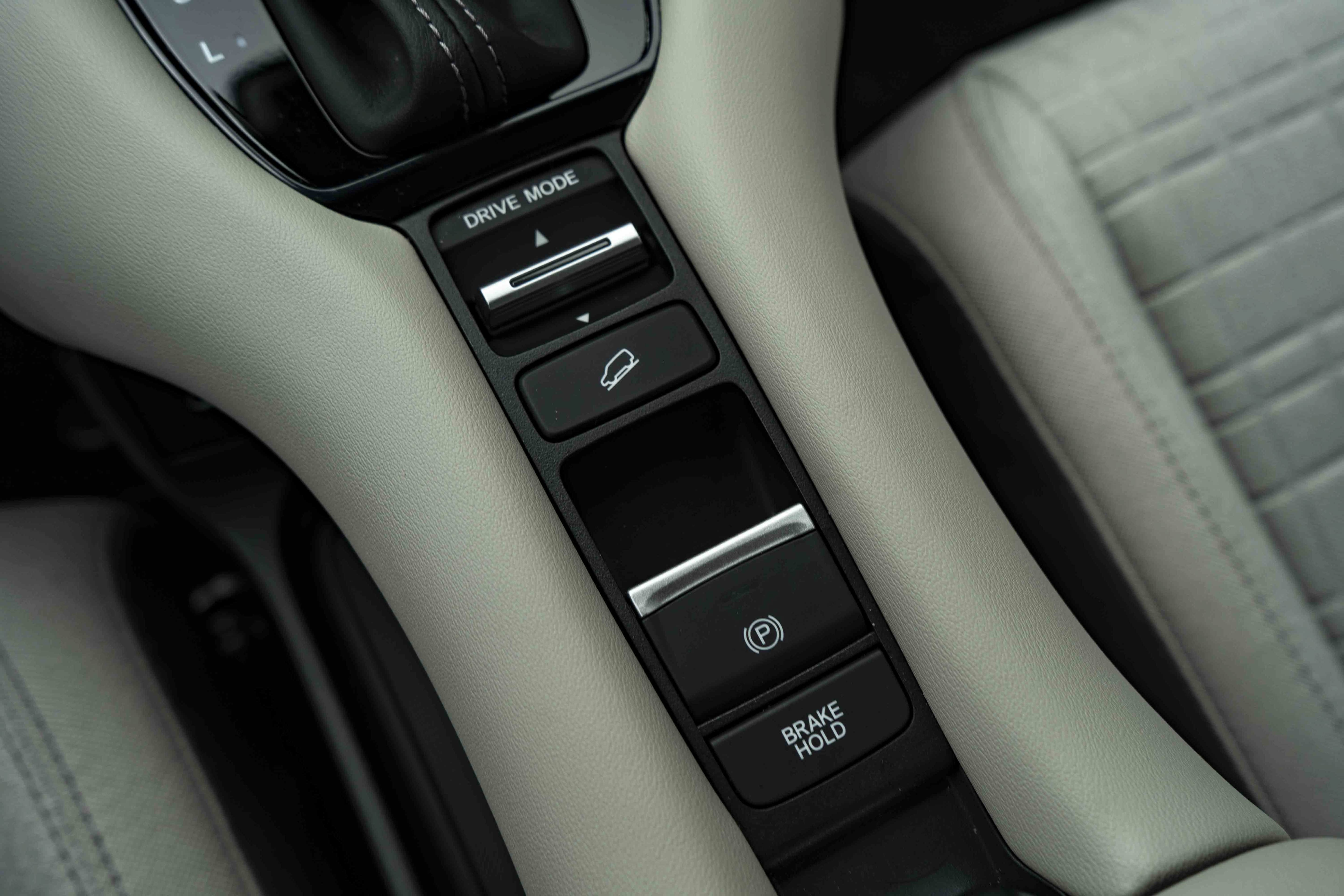 Certified 2026 Honda HR-V LX image 28
