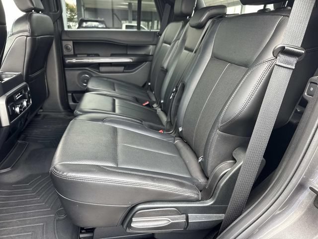 Used 2018 Ford Expedition XLT w/ Equipment Group 202A RWD image 17