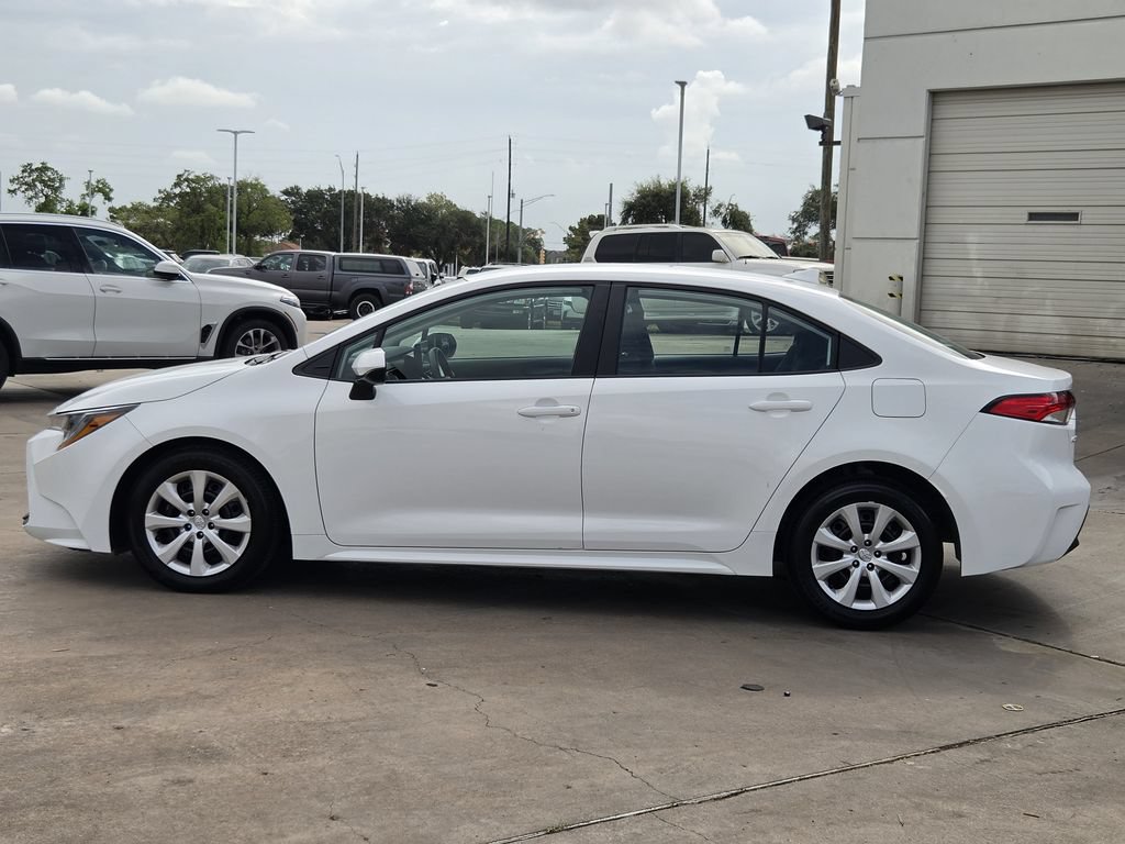 Used 2026 Toyota Corolla LE FWD image 6