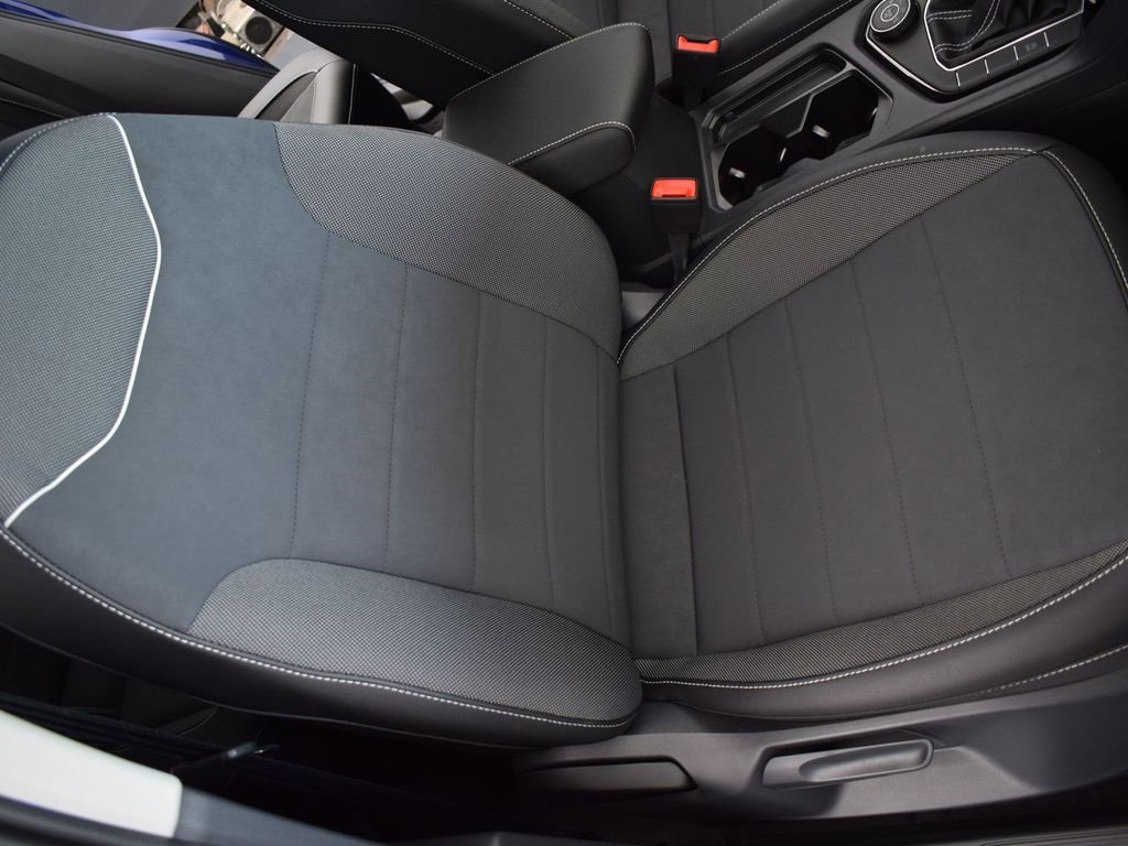 Used 2024 Volkswagen Taos SE image 16