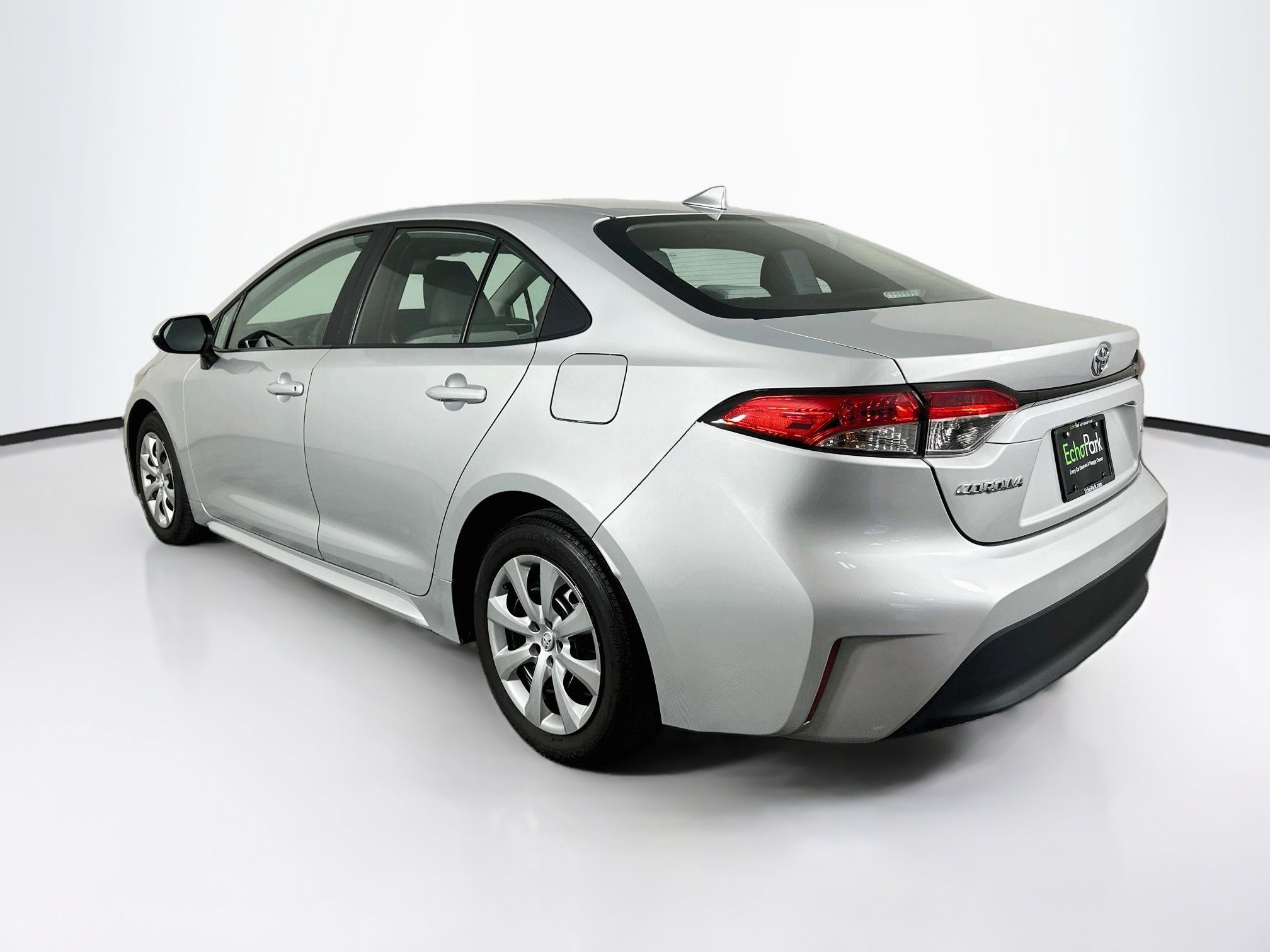 Used 2025 Toyota Corolla LE FWD image 5