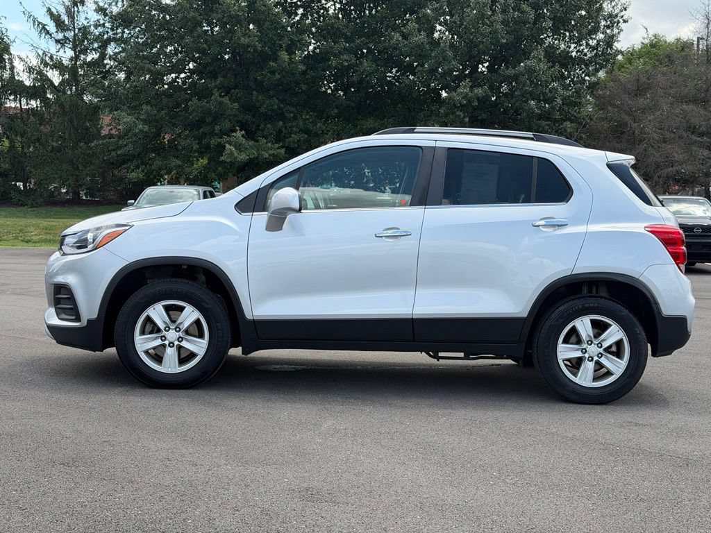 Used 2020 Chevrolet Trax LT w/ Driver Confidence Package AWD/4WD image 3