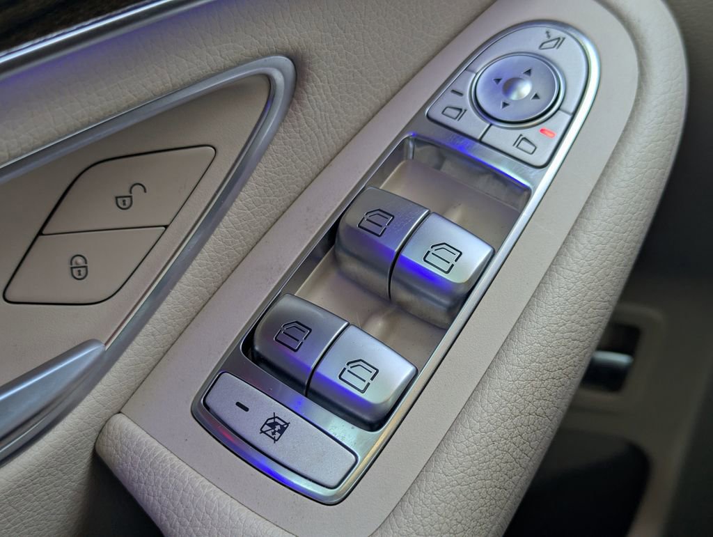 Used 2022 Mercedes-Benz GLC 300 w/ Premium Package Lite image 16