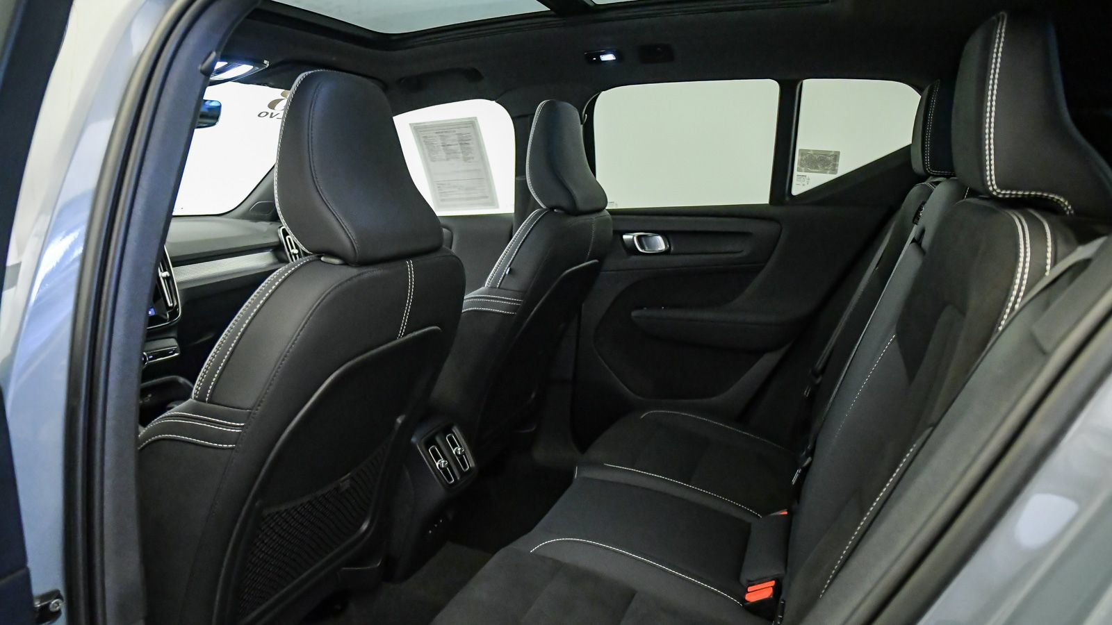Certified 2023 Volvo XC40 B5 Plus w/ Protection Package Premier AWD/4WD image 19