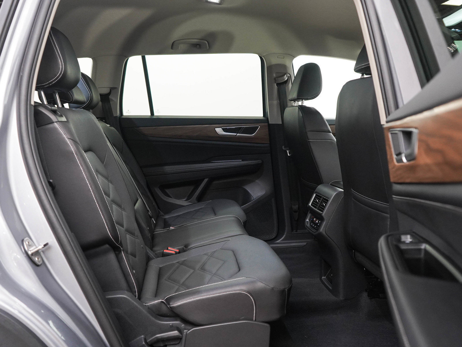 Used 2026 Volkswagen Atlas SE AWD/4WD image 12