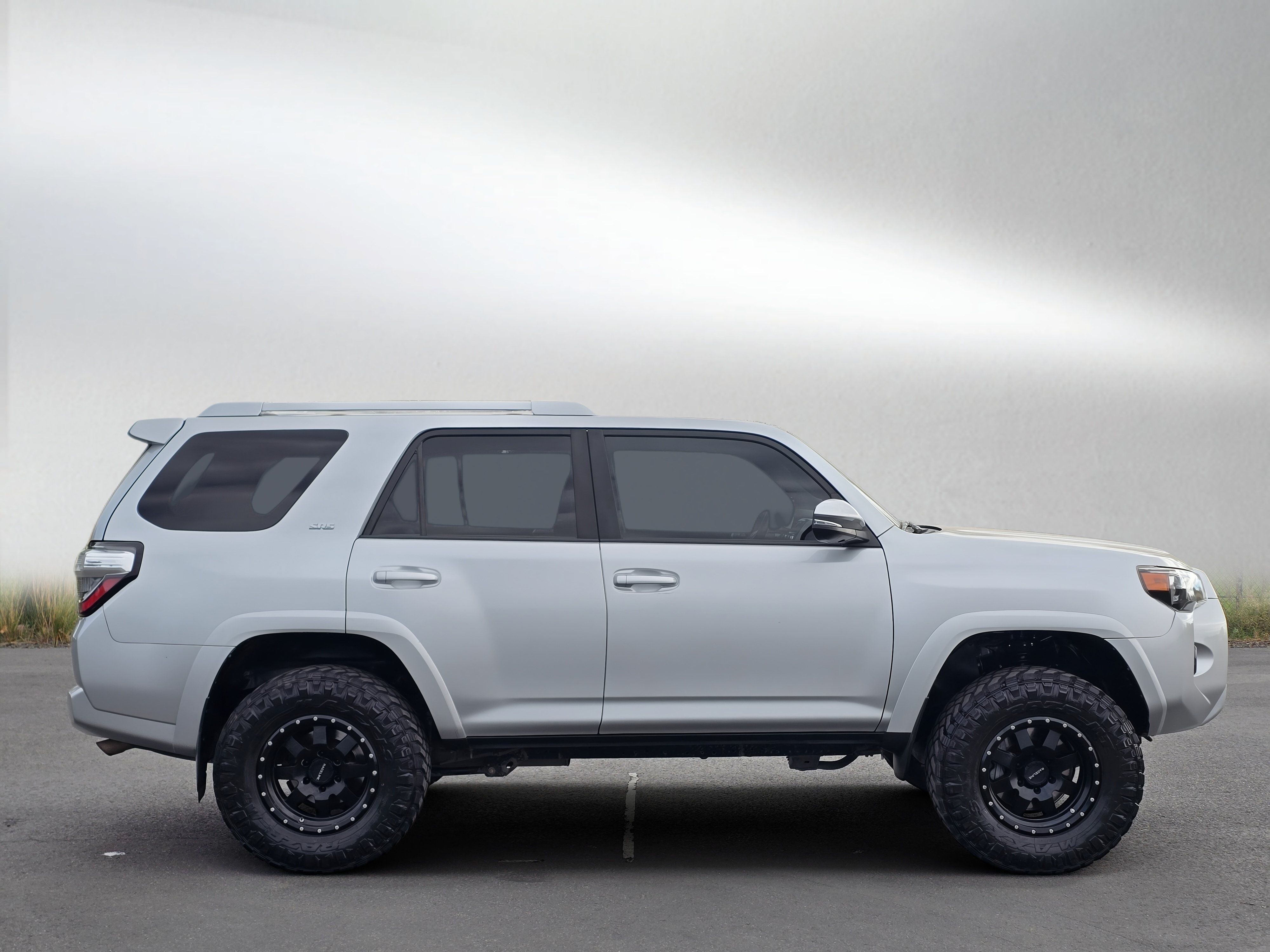 Used 2018 Toyota 4Runner SR5 Premium AWD/4WD image 6
