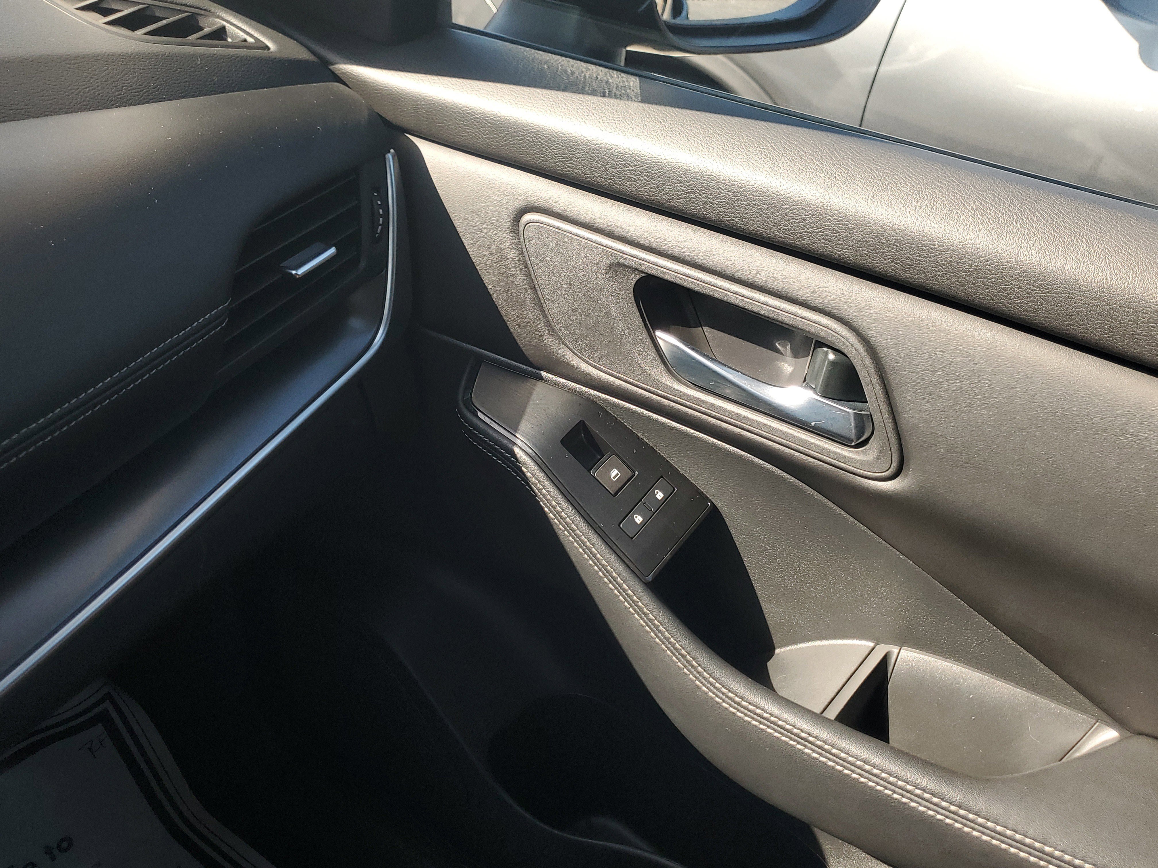 Certified 2024 Nissan Rogue SV image 27