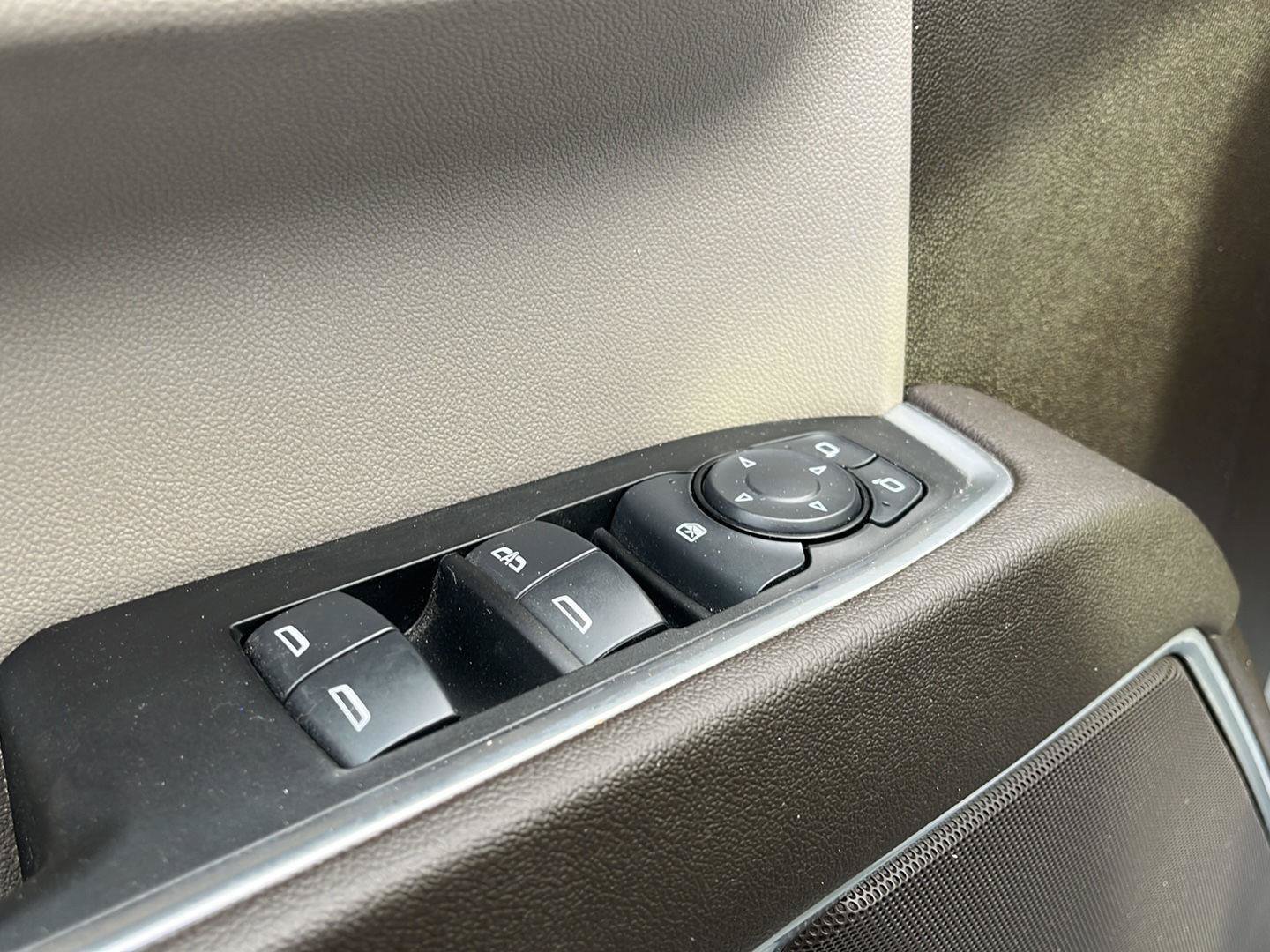 Used 2025 Chevrolet Silverado 1500 LT AWD/4WD image 11