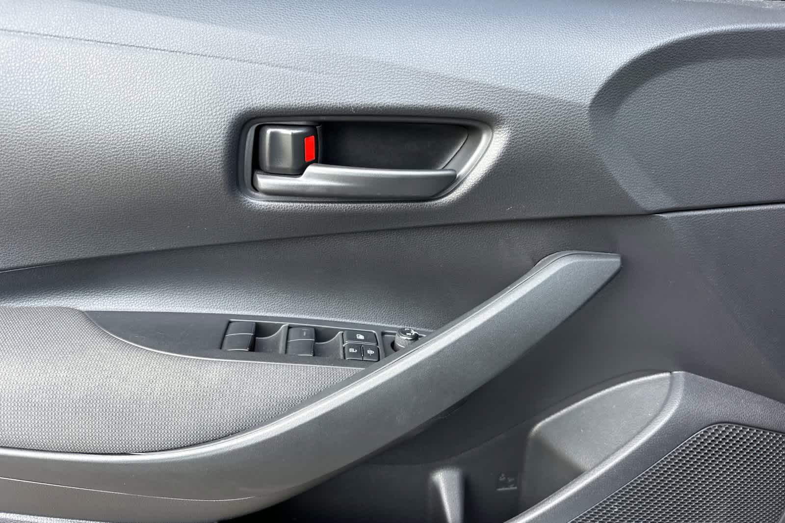 Used 2022 Toyota Corolla LE FWD image 12