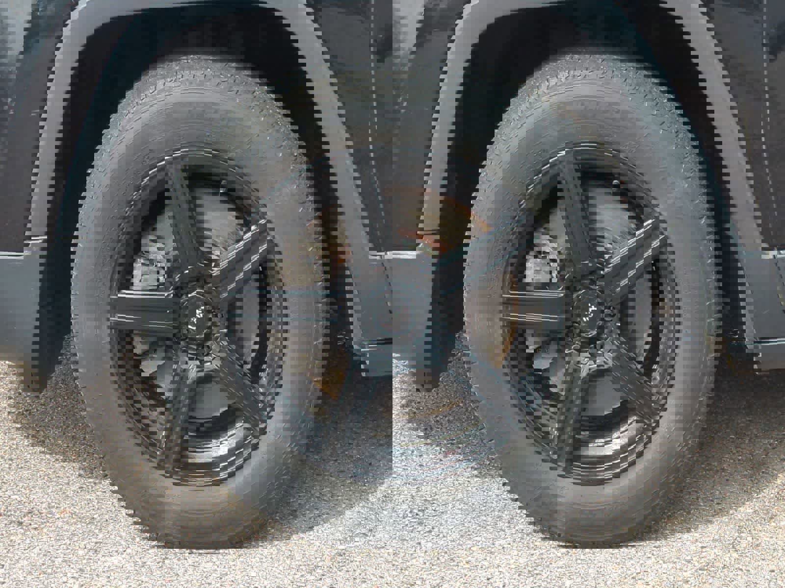 Used 2014 Jeep Cherokee Sport image 14