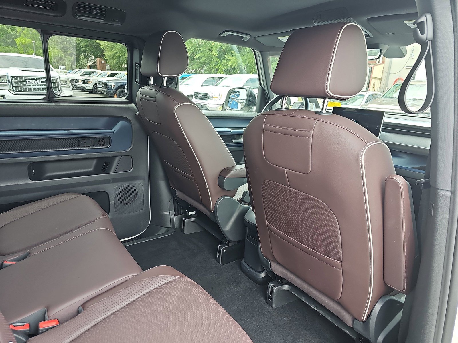 Used 2025 Volkswagen ID. Buzz Pro S RWD image 11