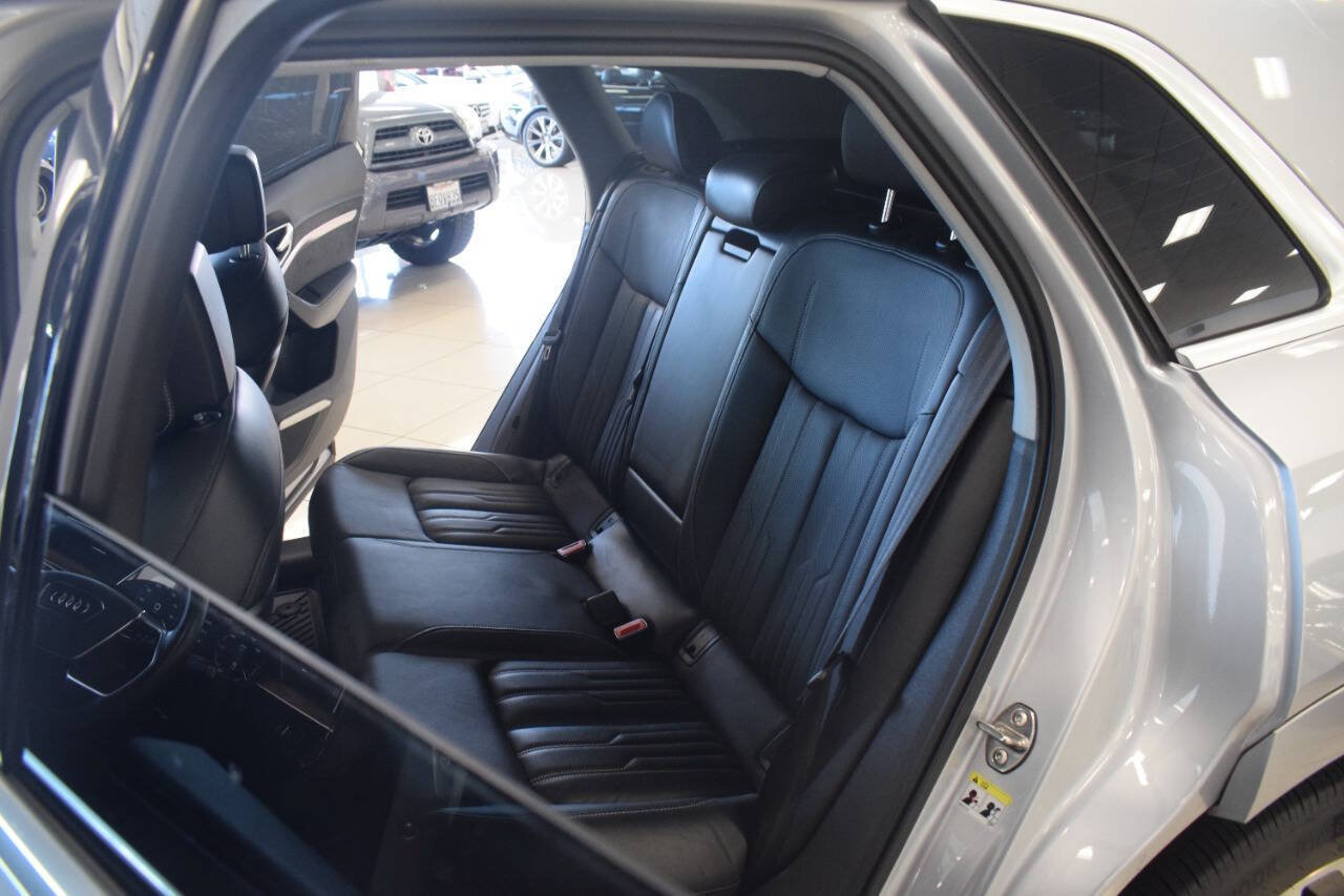 Used 2019 Audi e-tron Prestige w/ Prestige Package AWD/4WD image 59