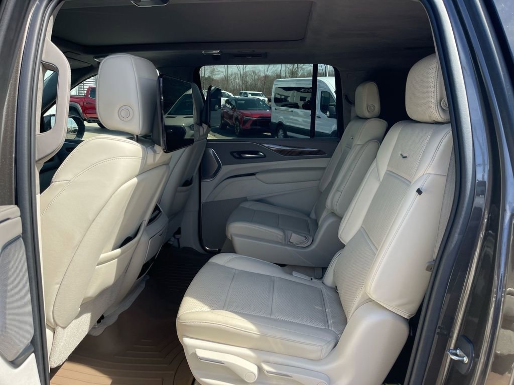 Used 2021 Cadillac Escalade ESV Premium Luxury Platinum image 13