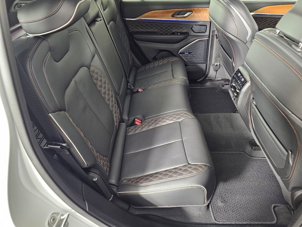 Used 2023 Jeep Grand Cherokee Summit image 40