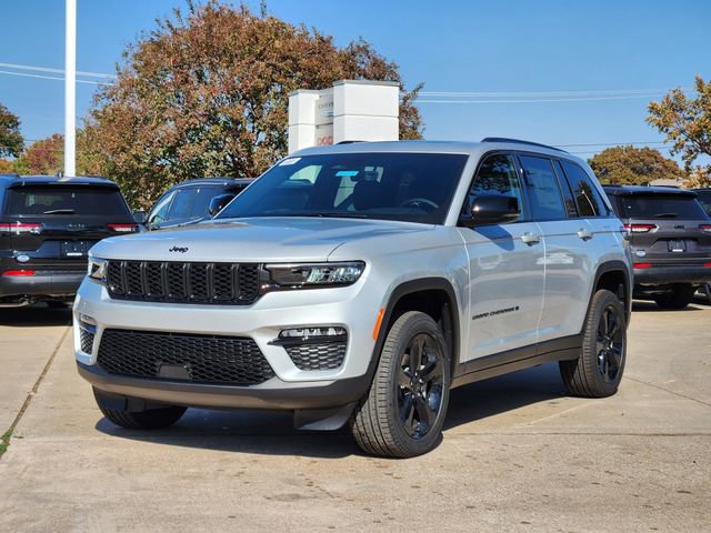 New 2025 Jeep Grand Cherokee Limited w/ Black Appearance Package AWD/4WD image 2