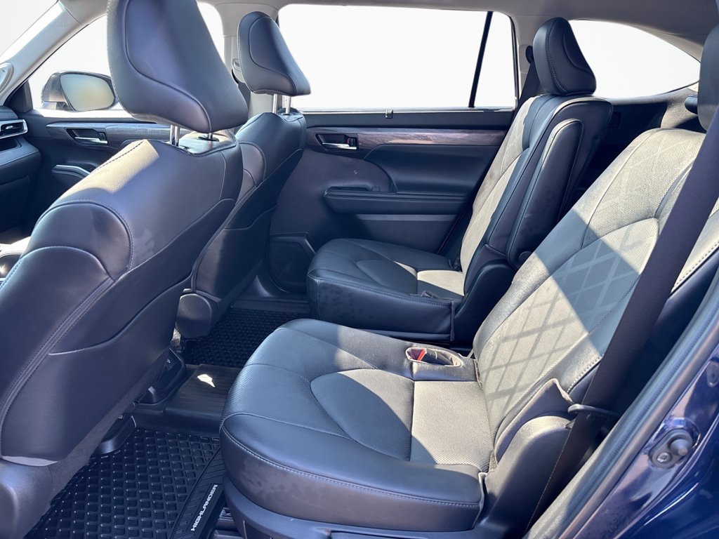 Used 2022 Toyota Highlander Platinum AWD/4WD image 17