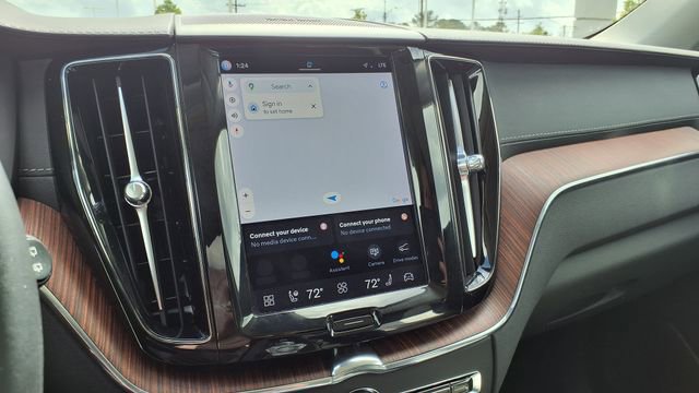 Certified 2023 Volvo XC60 B5 Ultimate w/ Climate Package FWD image 26