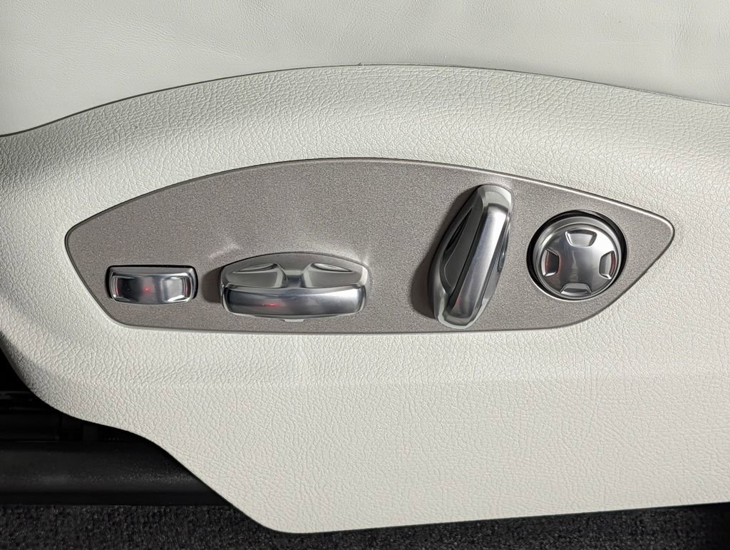 New 2026 Porsche Macan image 30