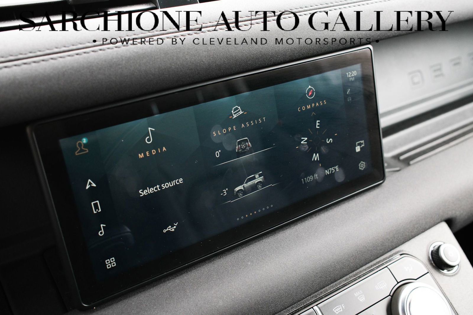 Used 2022 Land Rover Defender 90 X-Dynamic S image 24