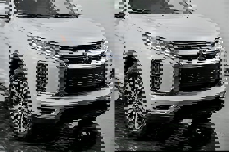 New 2025 Mitsubishi Outlander Sport SE image 2