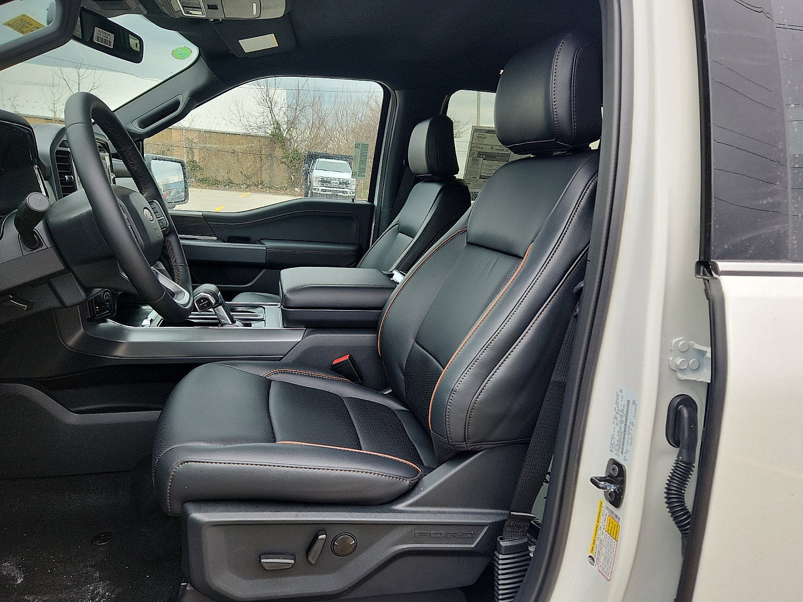 New 2025 Ford F150 Lariat w/ Equipment Group 501A Mid image 9