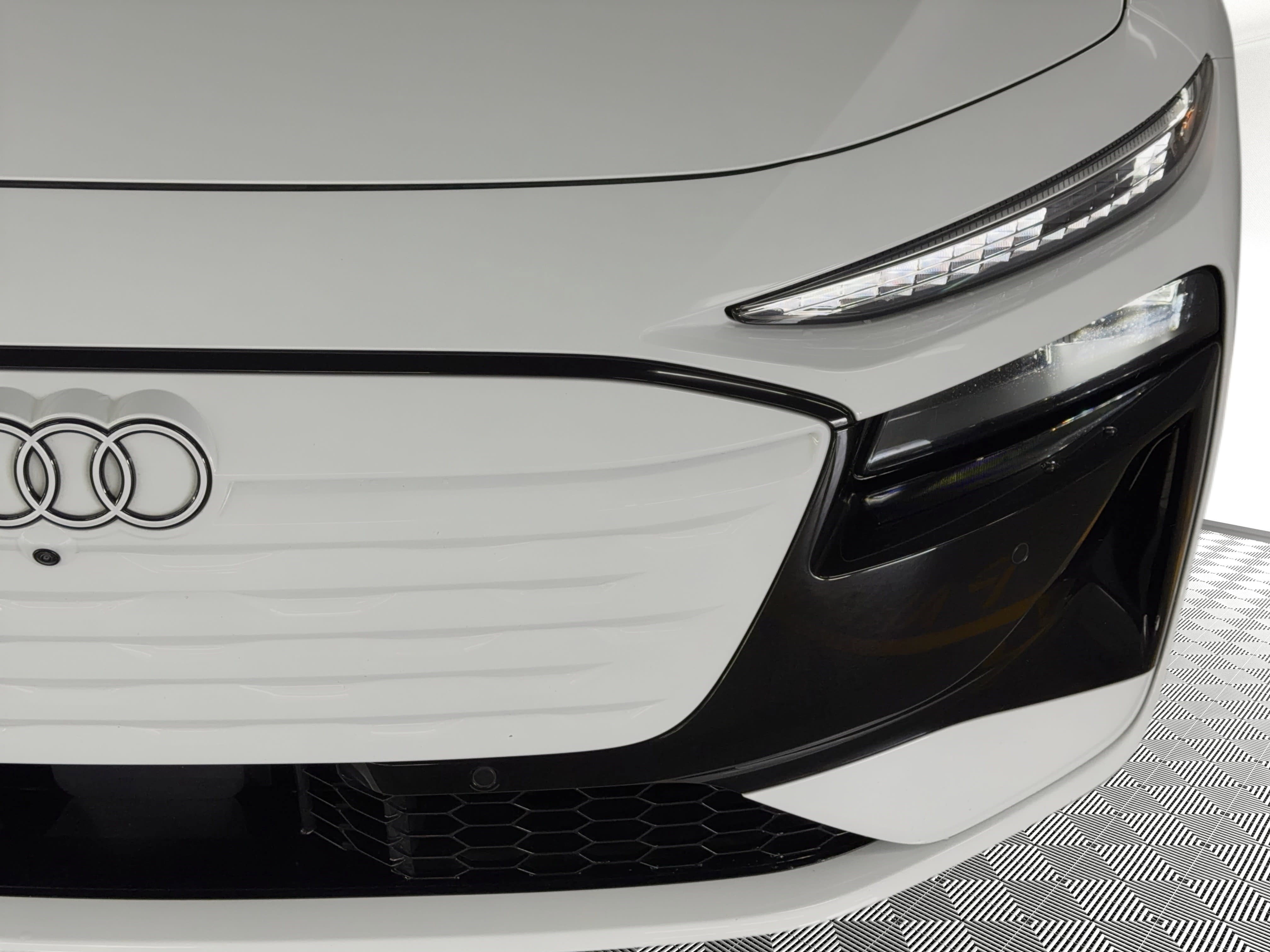 Used 2025 Audi A6 e-tron Premium Plus w/ Premium Plus image 11