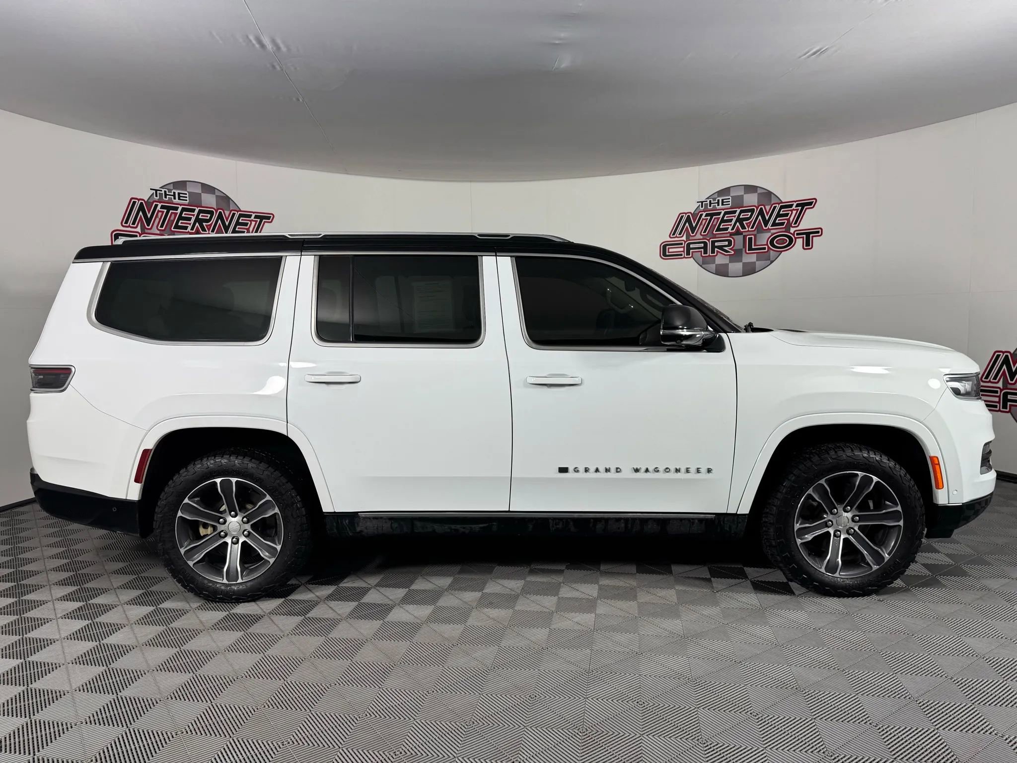 Used 2023 Jeep Grand Wagoneer 4WD w/ Flexible Seating Group image 7