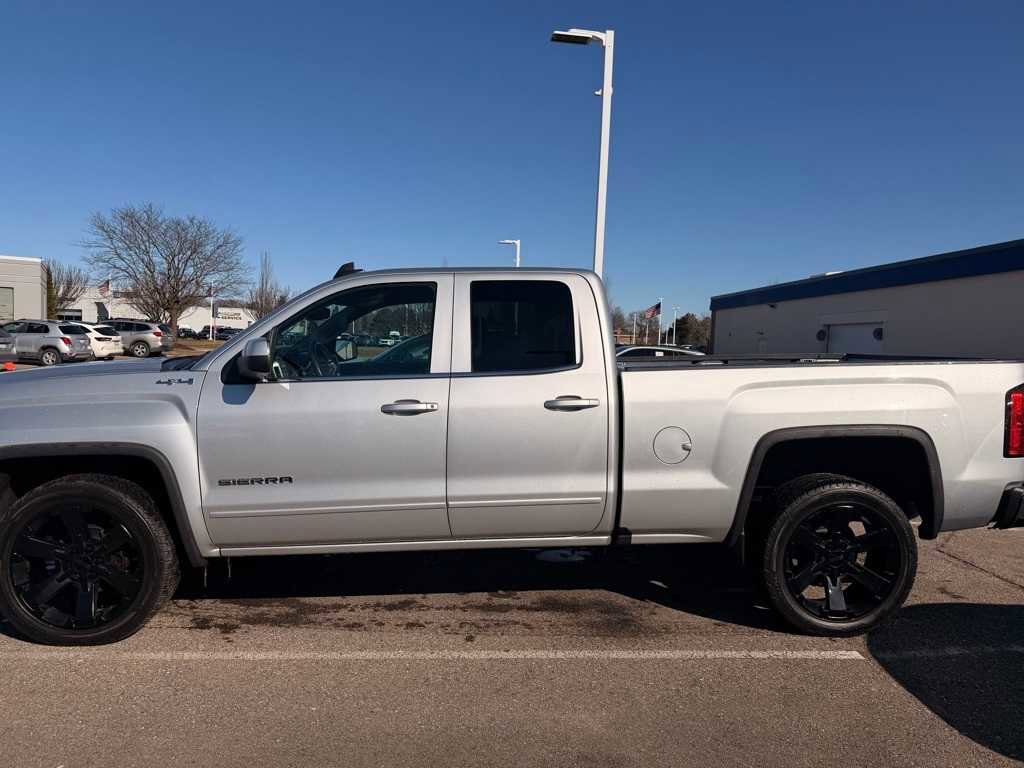 Used 2019 GMC Sierra 1500 SLE w/ SLE Value Package image 3