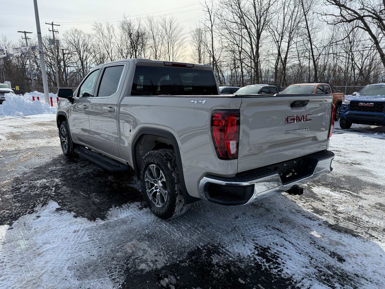 New 2026 GMC Sierra 1500 SLE w/ Max Trailering Package image 3