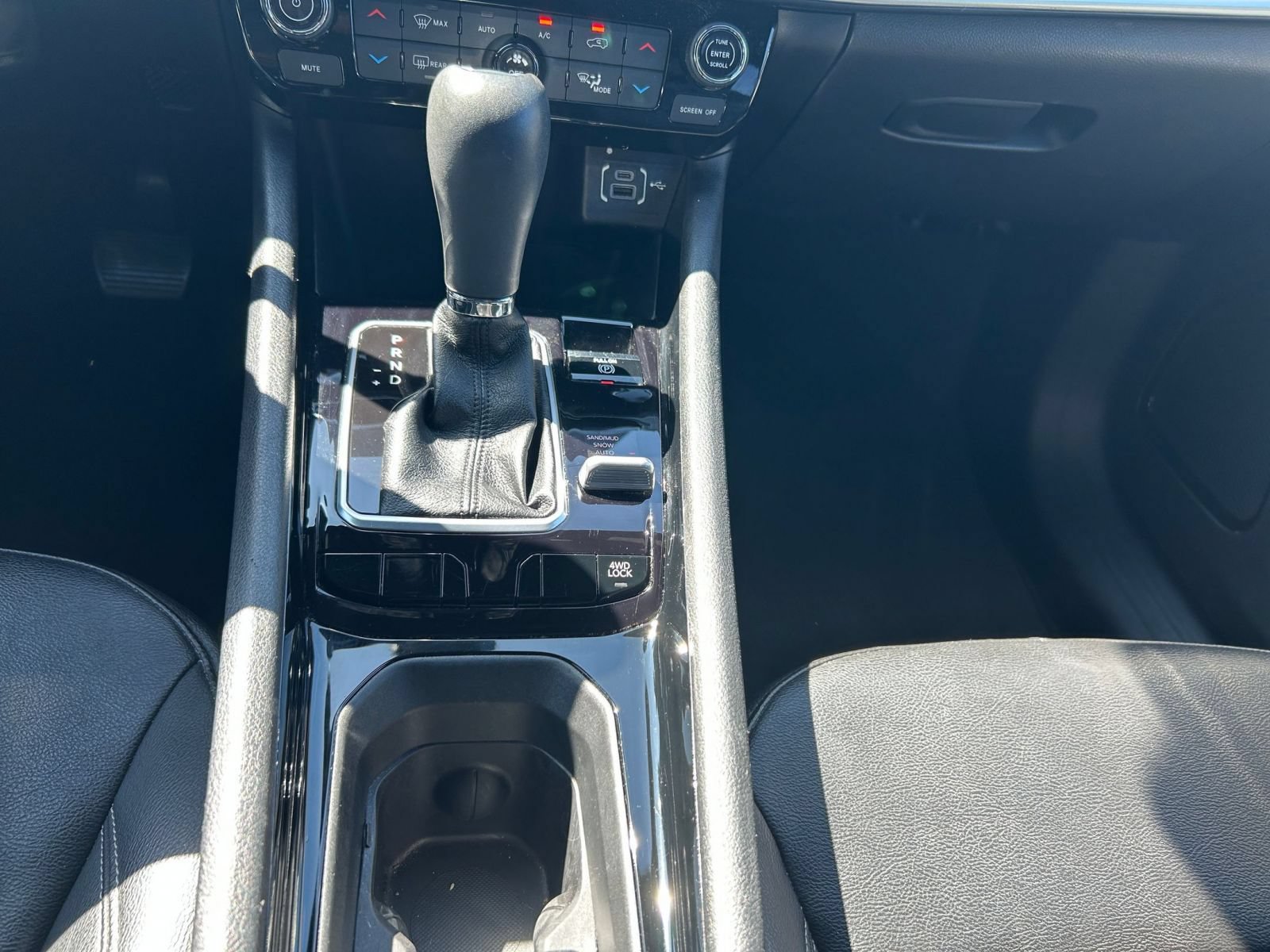Used 2025 Jeep Compass Limited AWD/4WD image 35