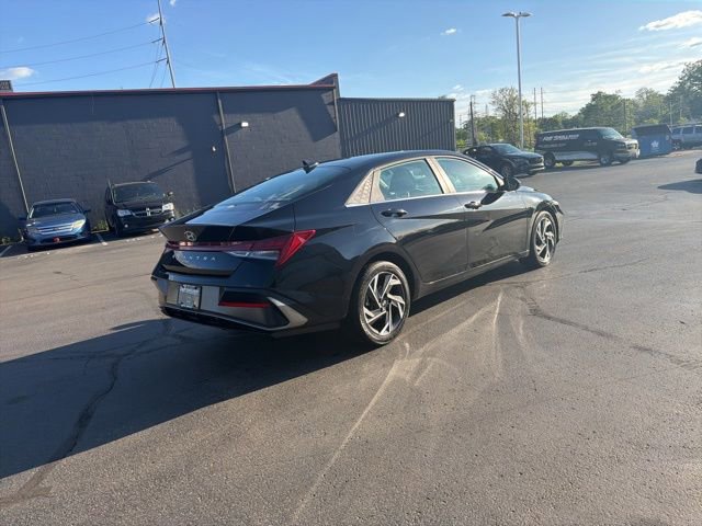 Used 2025 Hyundai Elantra SEL FWD image 7