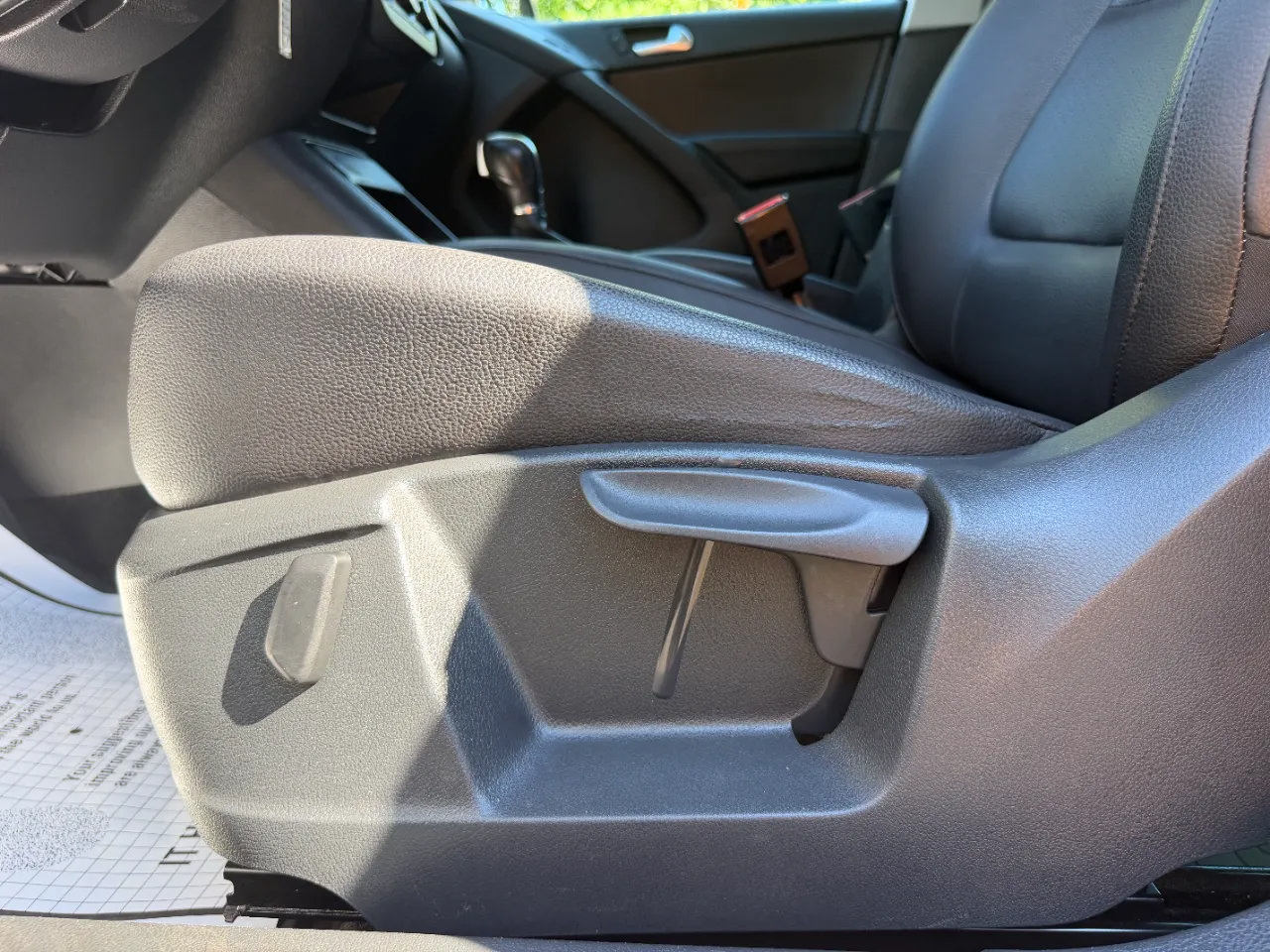 Used 2012 Volkswagen Tiguan LE FWD image 22