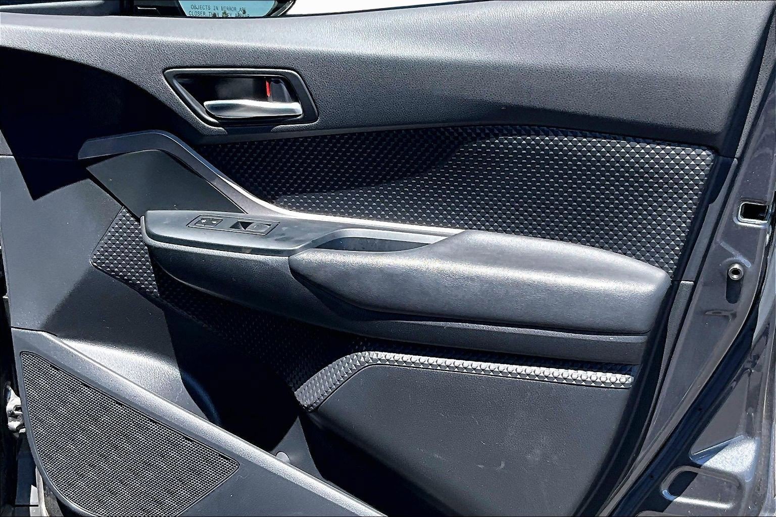 Used 2020 Toyota C-HR LE FWD image 17