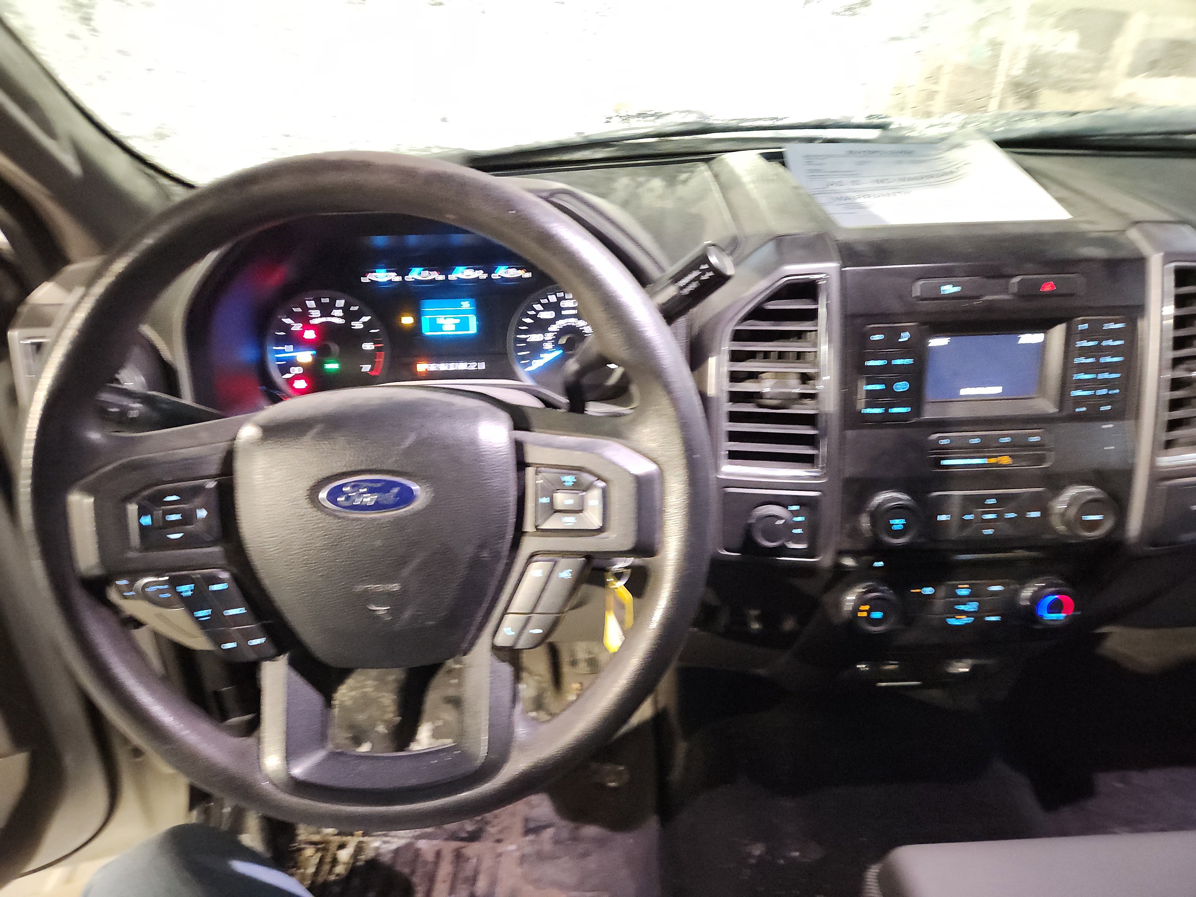 Used 2015 Ford F150 XLT image 3