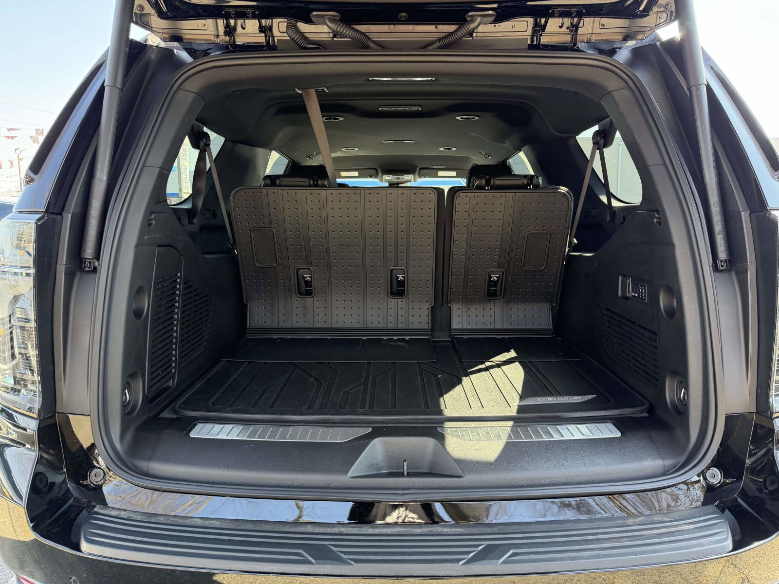 Certified 2025 Chevrolet Suburban Premier AWD/4WD image 9