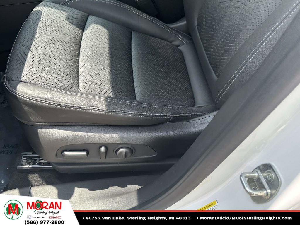 Certified 2022 Buick Encore GX Essence FWD image 19