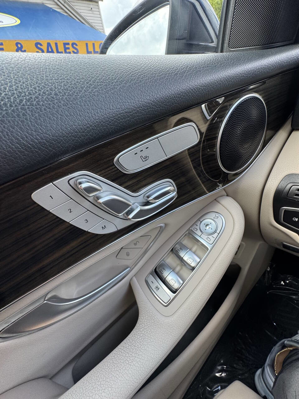 Used 2019 Mercedes-Benz GLC 300 4MATIC image 24
