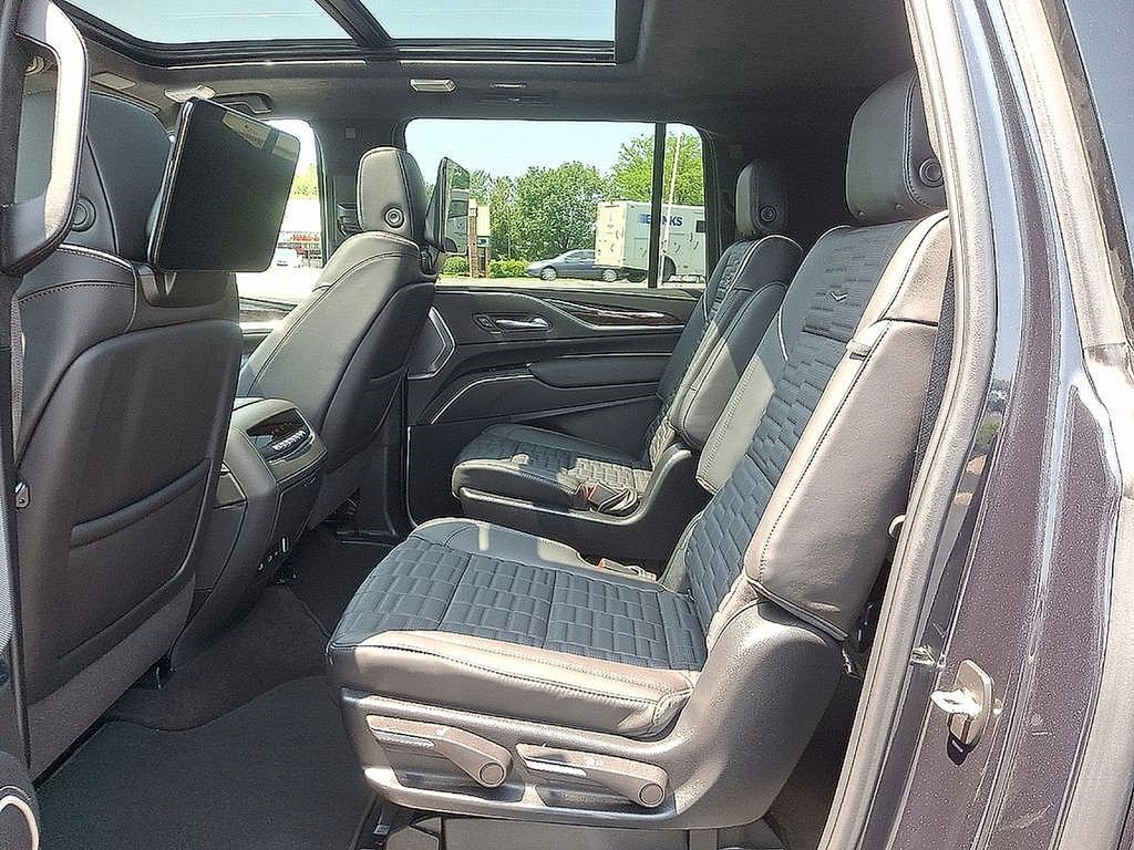 Certified 2024 Cadillac Escalade ESV Sport Platinum AWD/4WD image 11