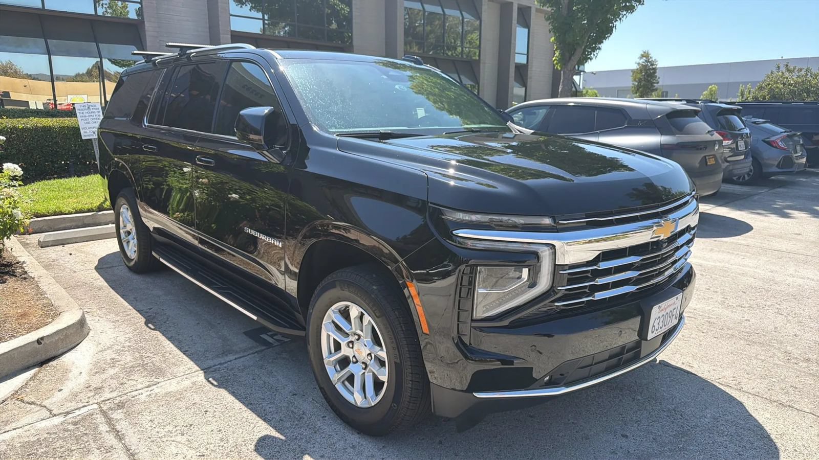 Used 2026 Chevrolet Suburban LT w/ Comfort Package RWD image 11
