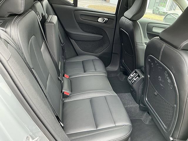 Certified 2025 Volvo XC40 B5 Core image 19