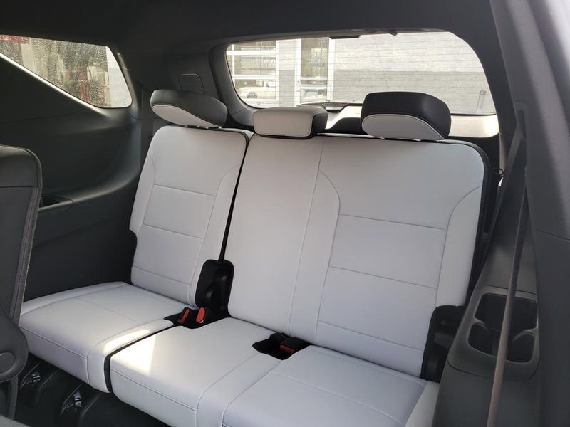 New 2026 Chevrolet Traverse High Country w/ LPO, Floor Liner Package AWD/4WD image 8