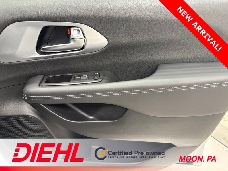 Used 2026 Chrysler Pacifica Limited w/ S Appearance Package AWD/4WD image 18
