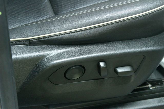 Used 2023 GMC Yukon XL SLT w/ SLT Luxury Package image 13