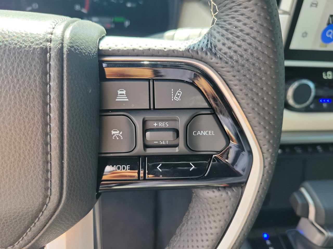 Used 2025 Toyota Sequoia Capstone AWD/4WD image 20