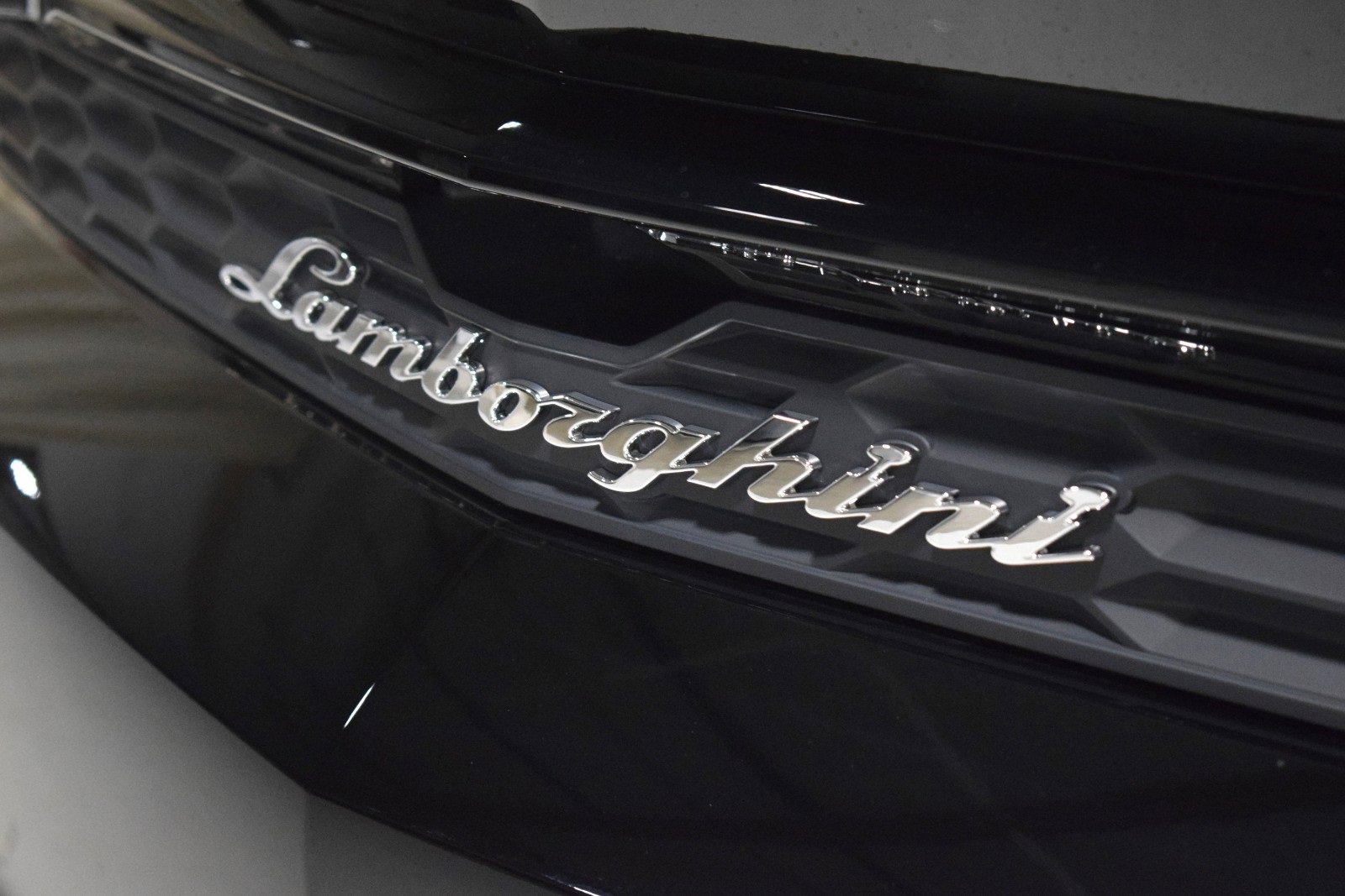 Used 2025 Lamborghini Urus SE image 10
