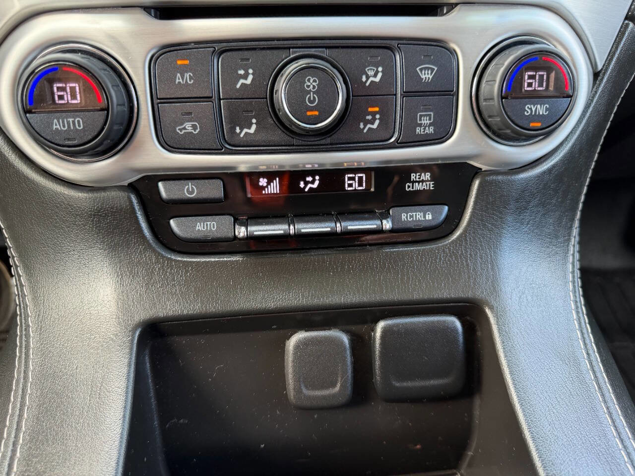 Used 2017 GMC Yukon SLE w/ SLE Value Package AWD/4WD image 25